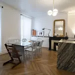 Spacious & Bright Cocoon